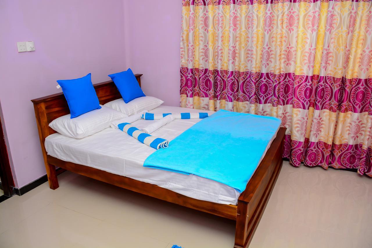 Hotel Gloriya Mathews Negombo Esterno foto